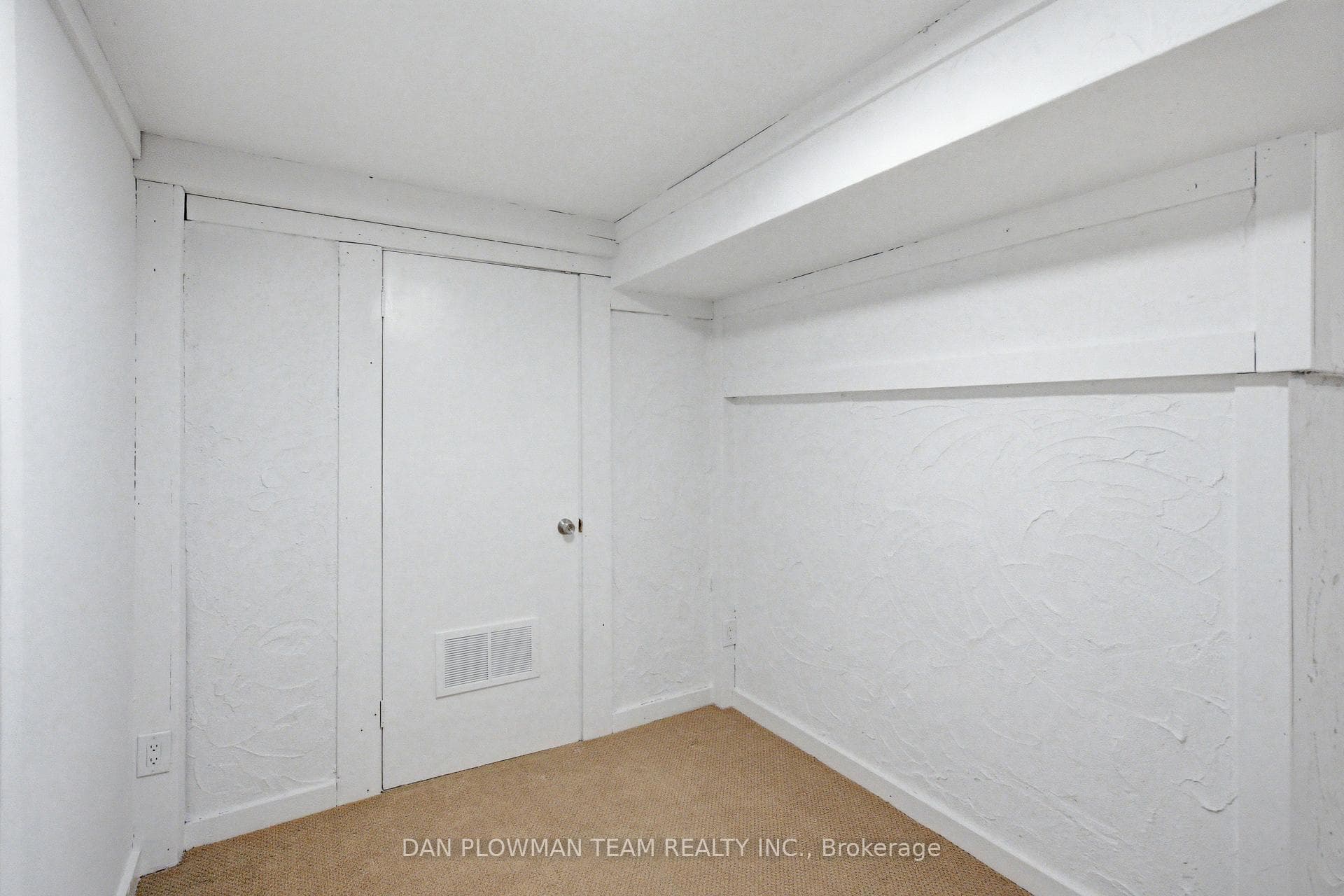 422 Lanark Drive photo 33