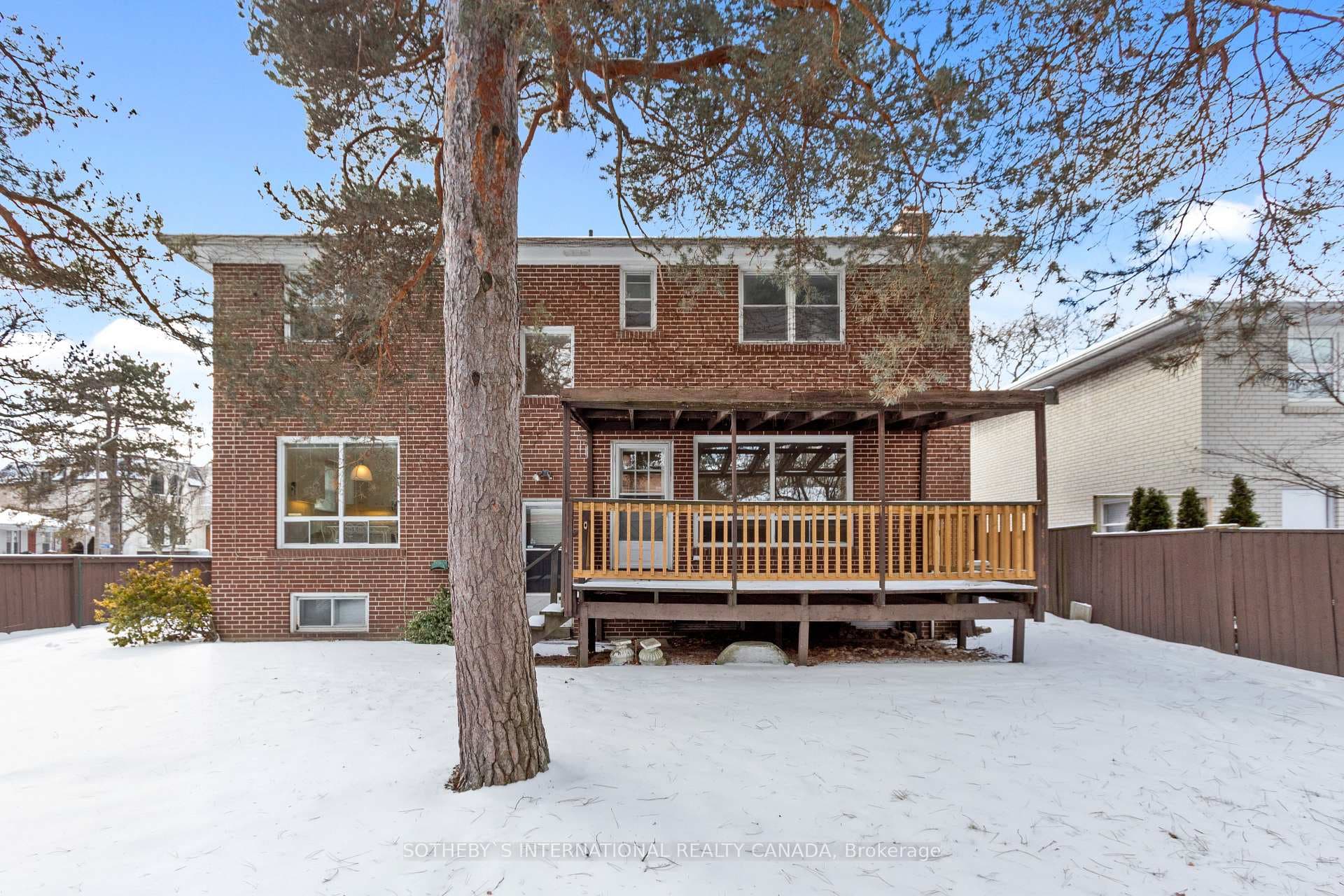 62 Foursome Crescent photo 33