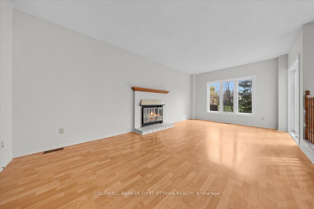 1841 Thistleleaf Crescent photo 14