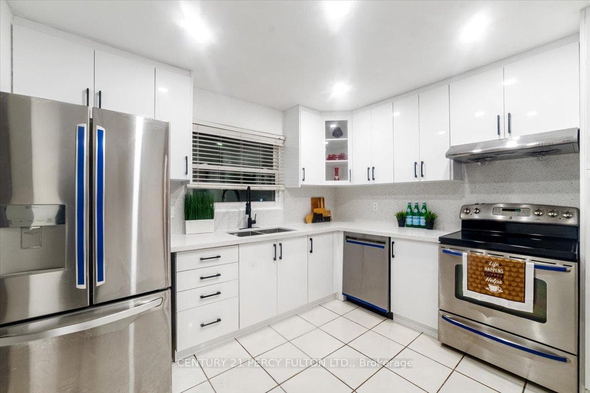 99 Palmdale Dr- kitchen