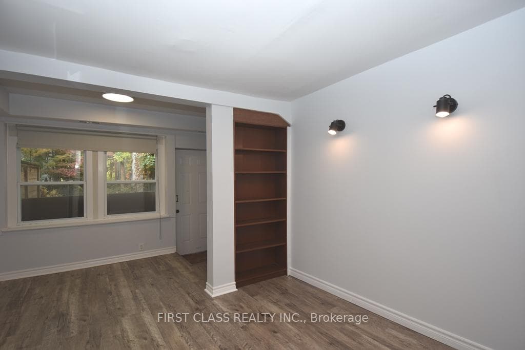 133 Coxwell Avenue Unit Bsmt photo 7