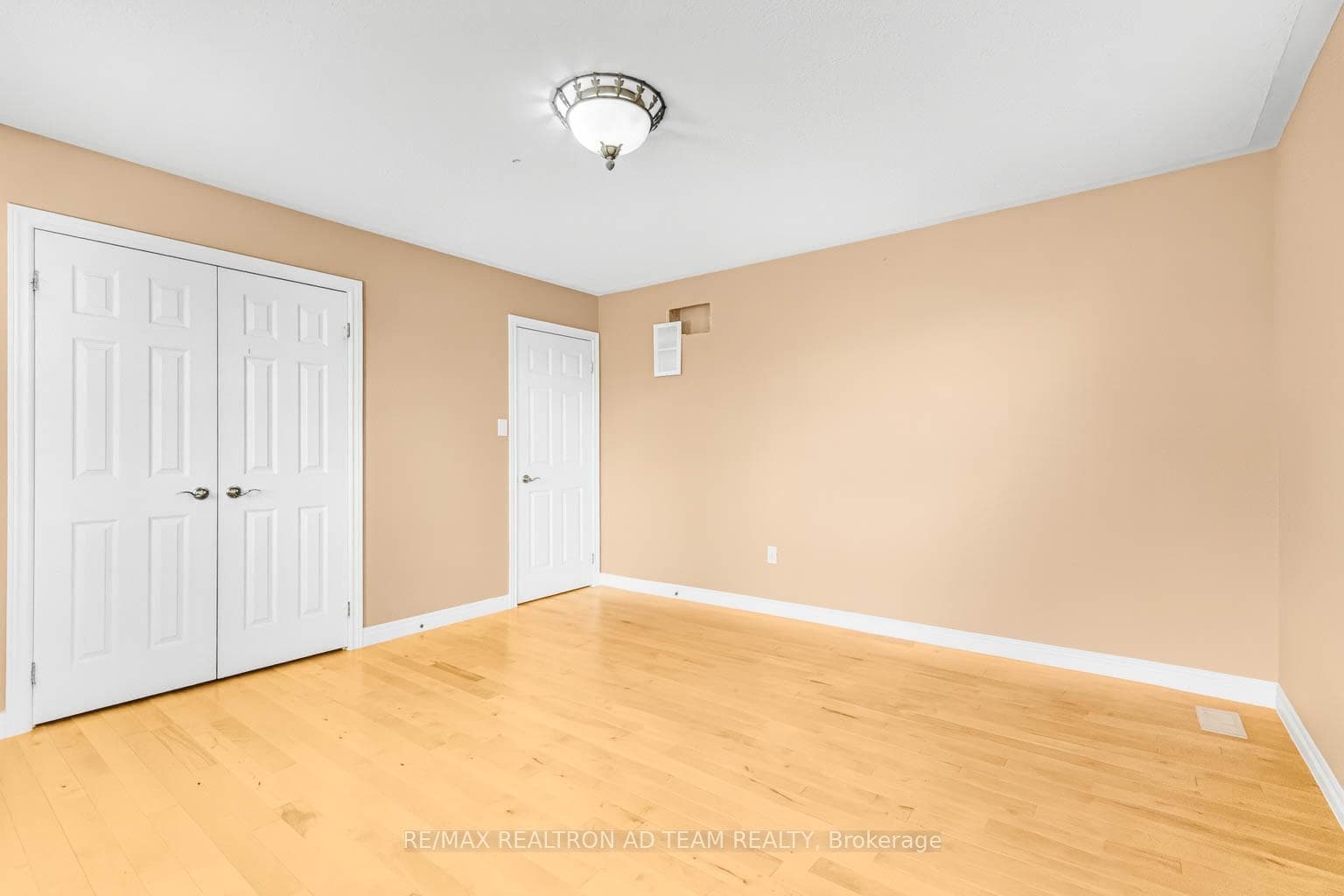 498 Tremblant Court photo 28