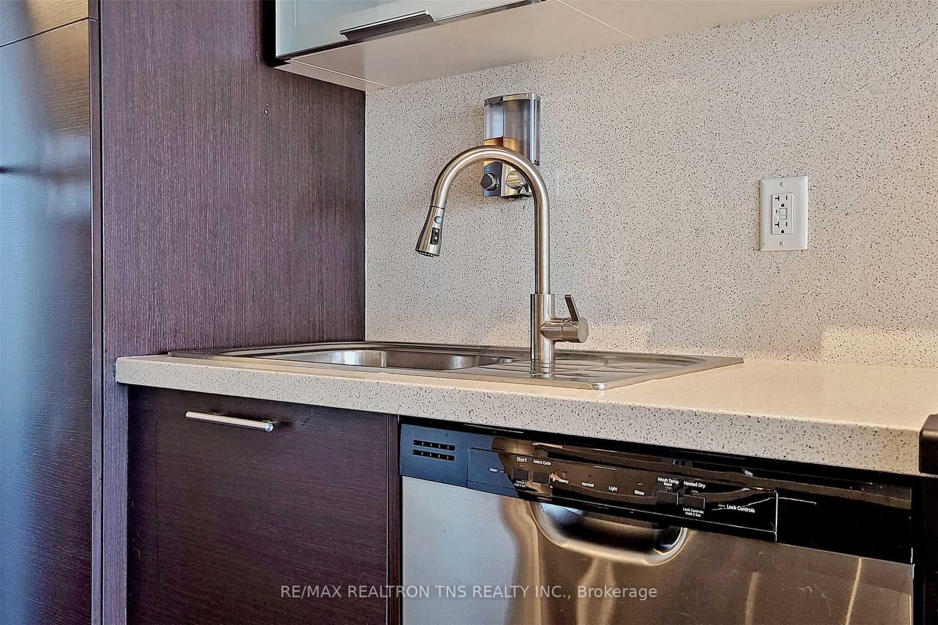 386 Yonge Street Unit 3012 photo 18