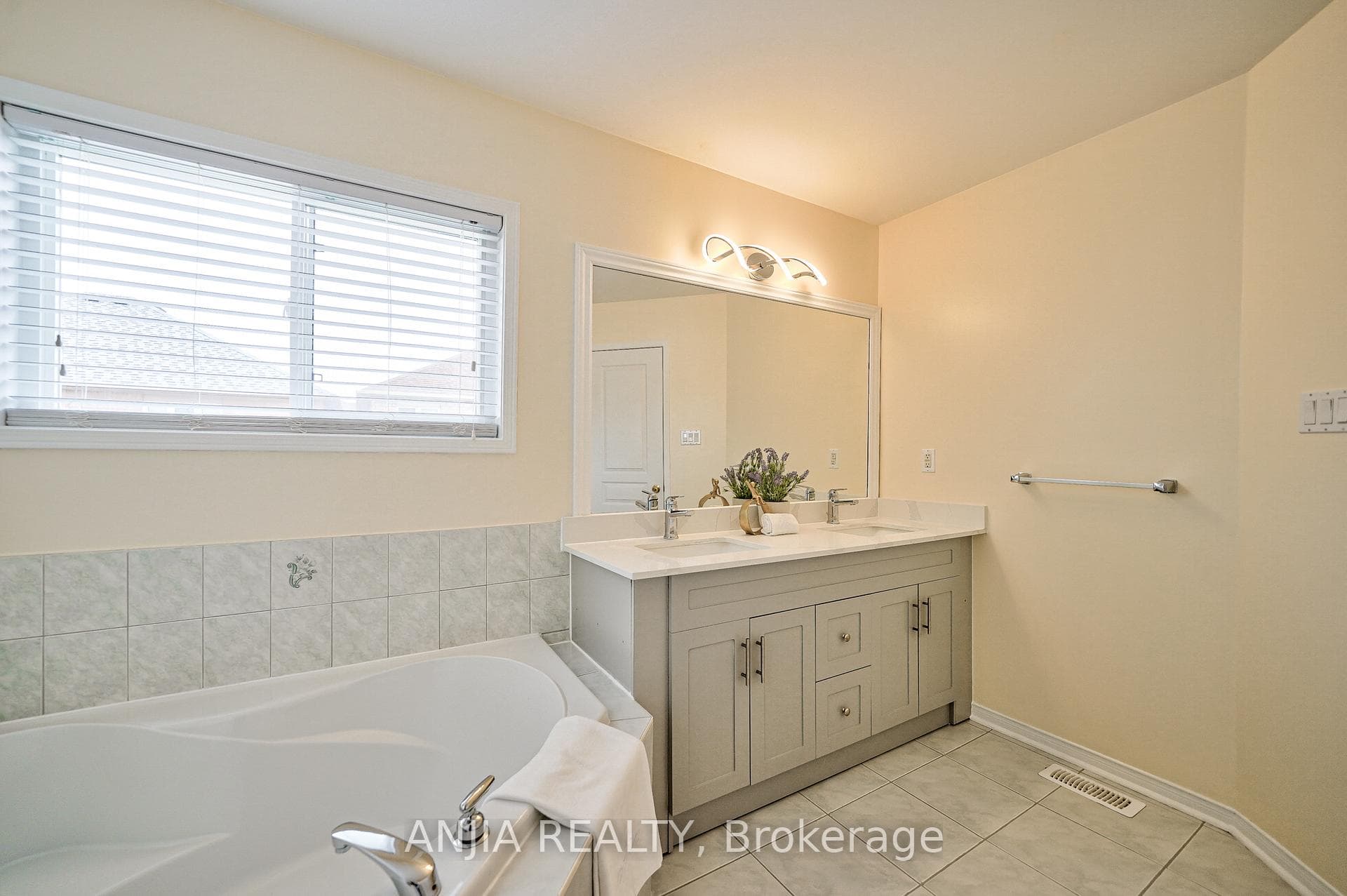 143 Lampton Crescent photo 23