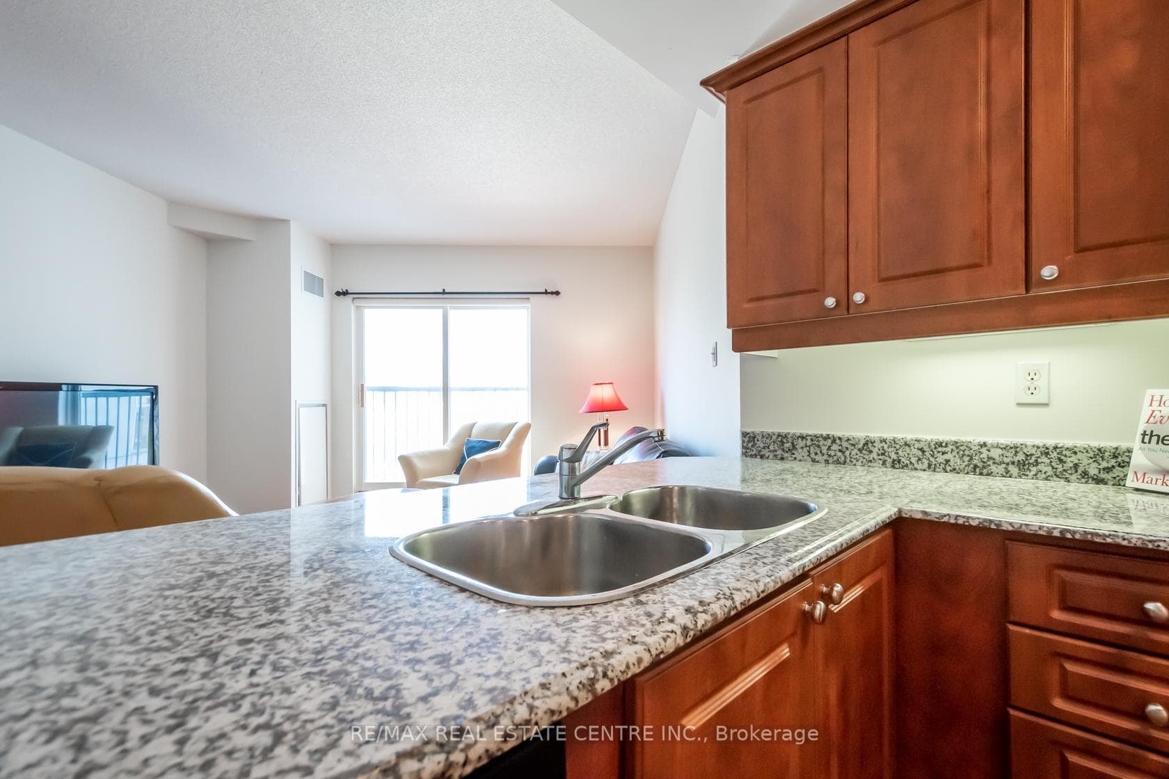 135 JAMES Street Unit 515 photo 9