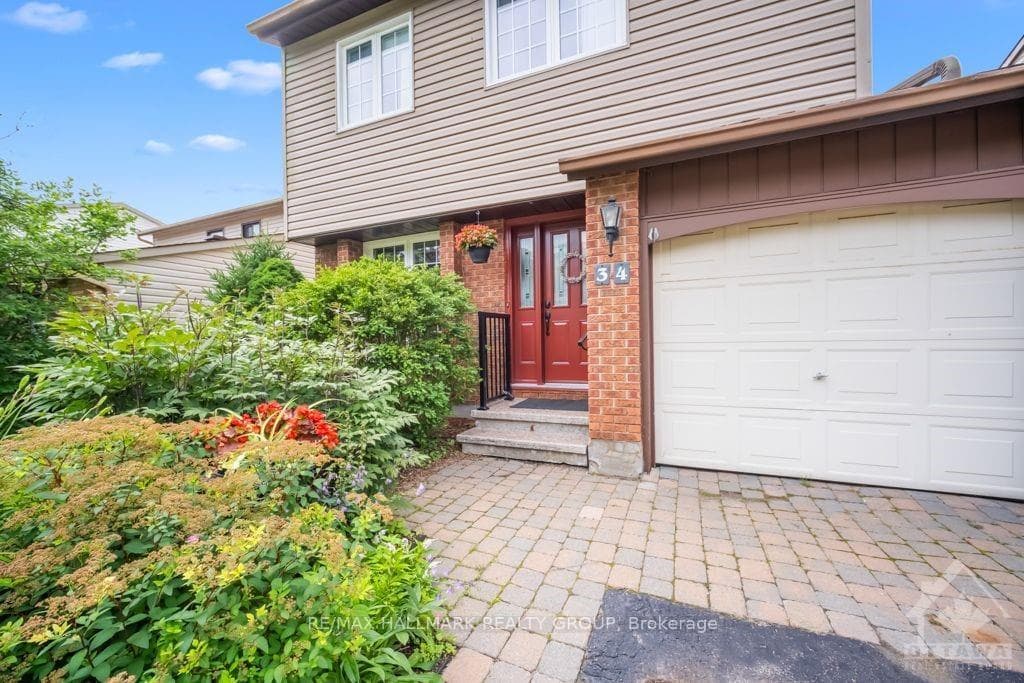 34 MELVILLE Drive photo 1