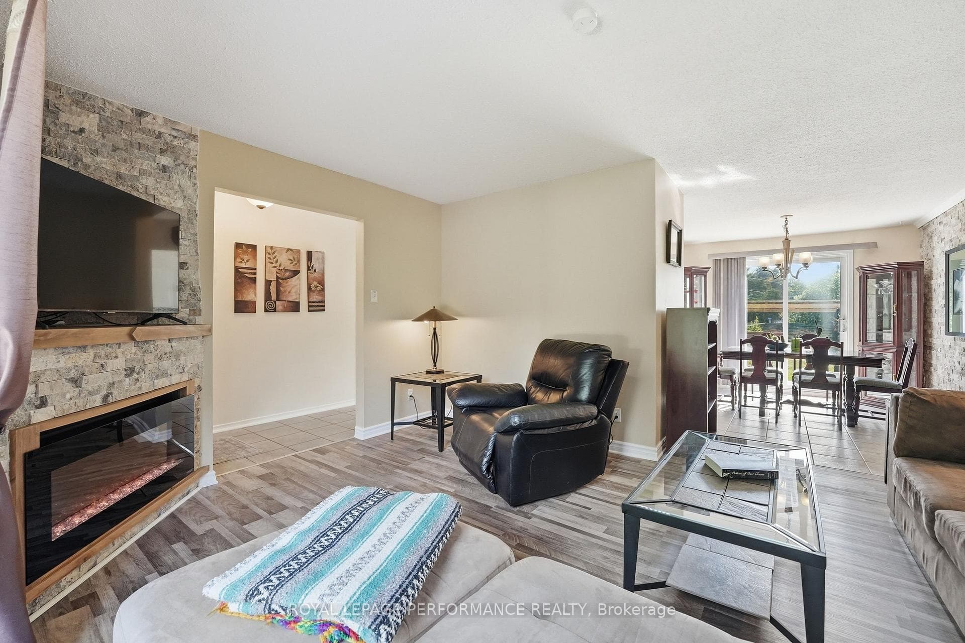 1084 Eadie Road photo 5