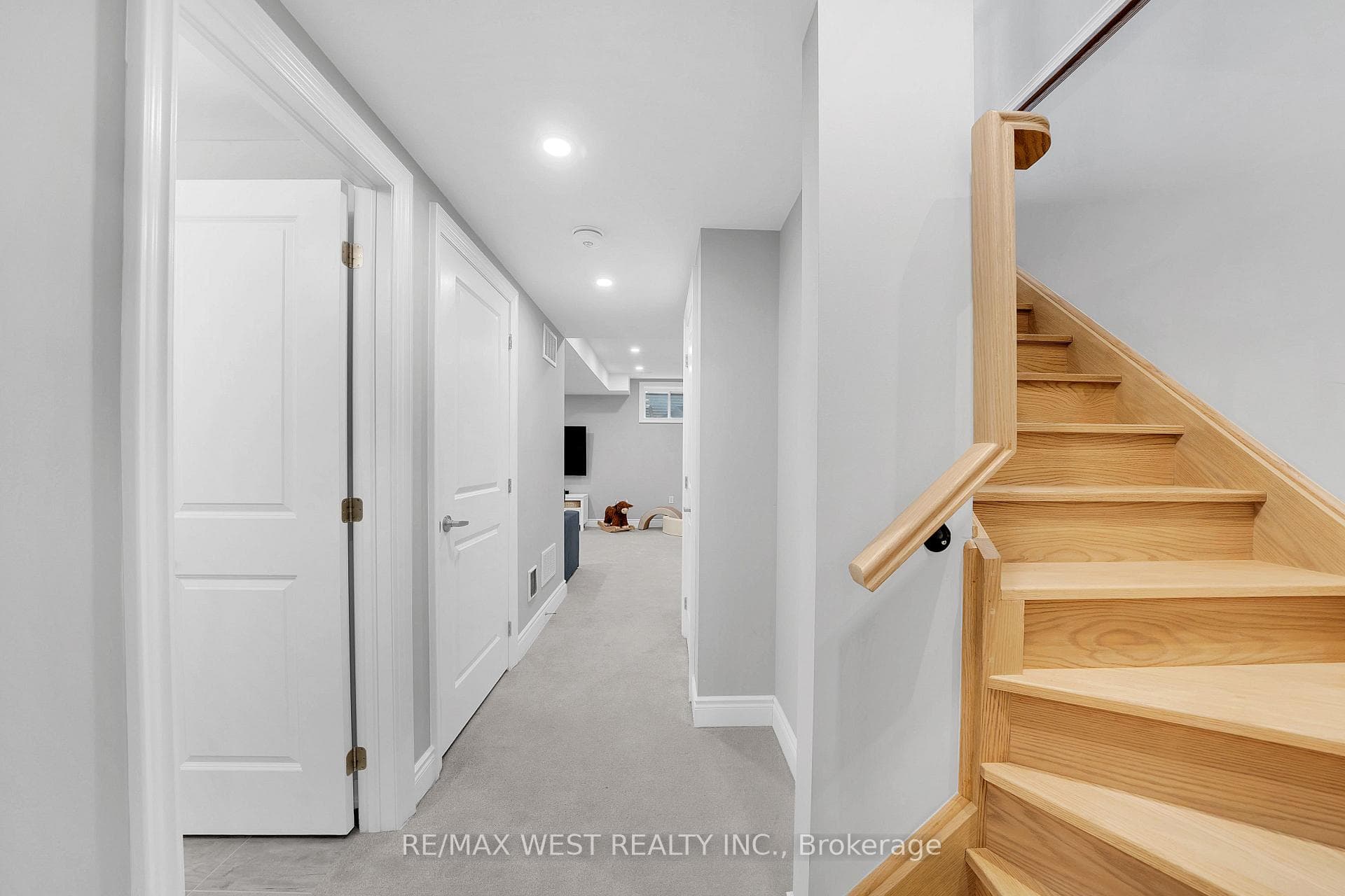 173 Walker Boulevard photo 33