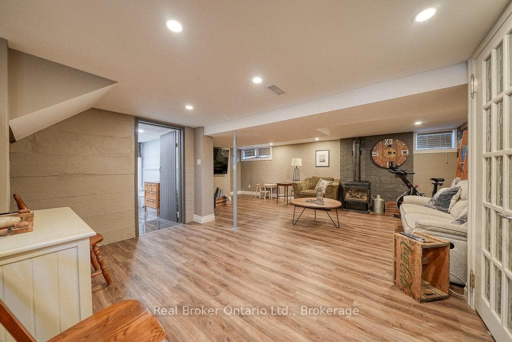 285 Ingersoll Avenue photo 31