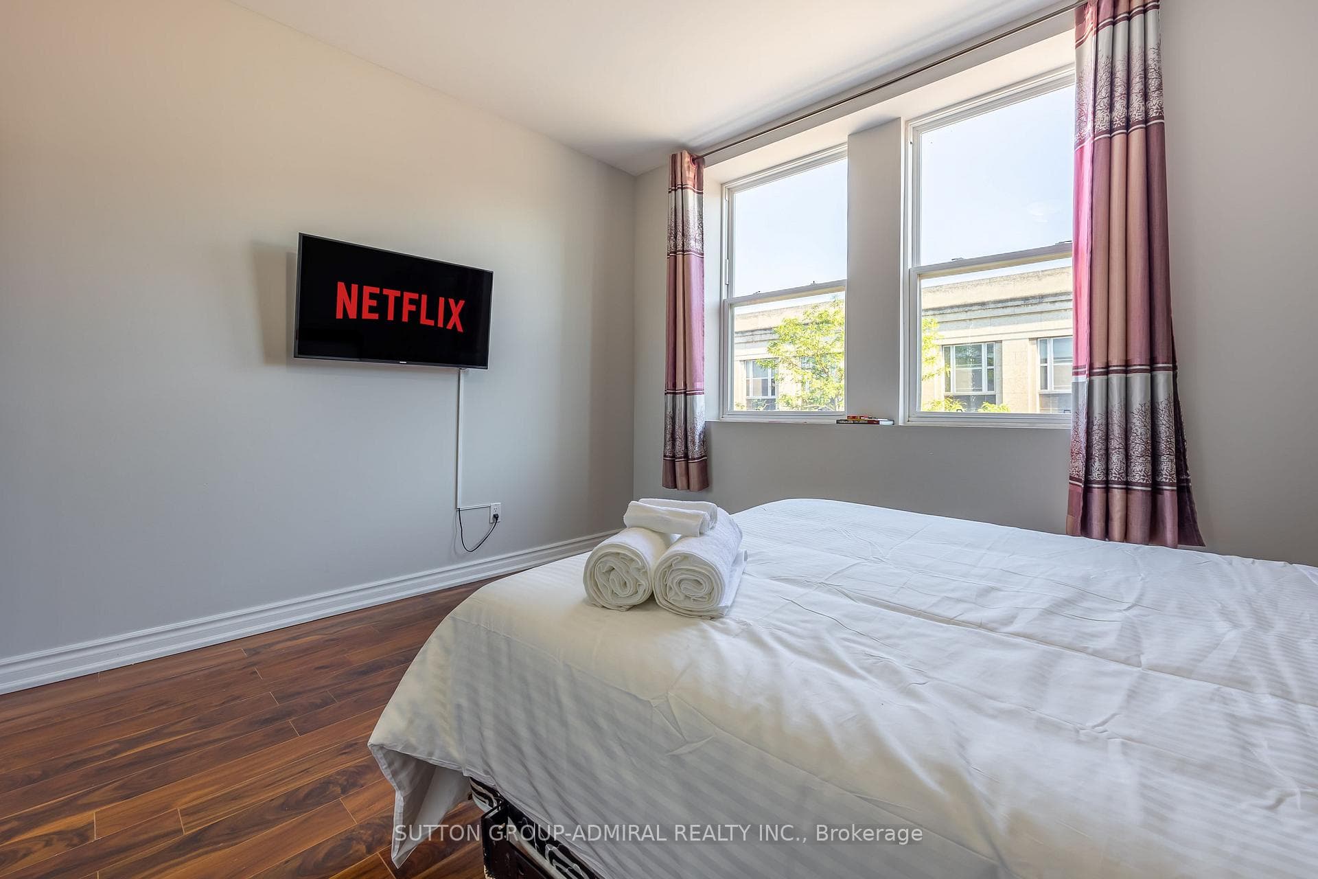 4497 Queen Street photo 13