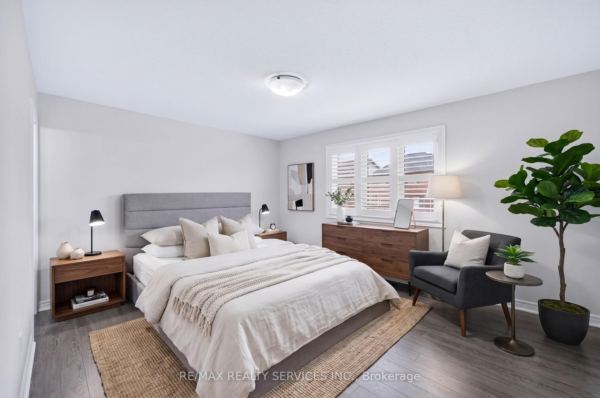 1149 Upper Thames Drive photo 25