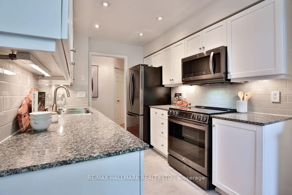 2511 Bloor Street Unit 203 photo 5
