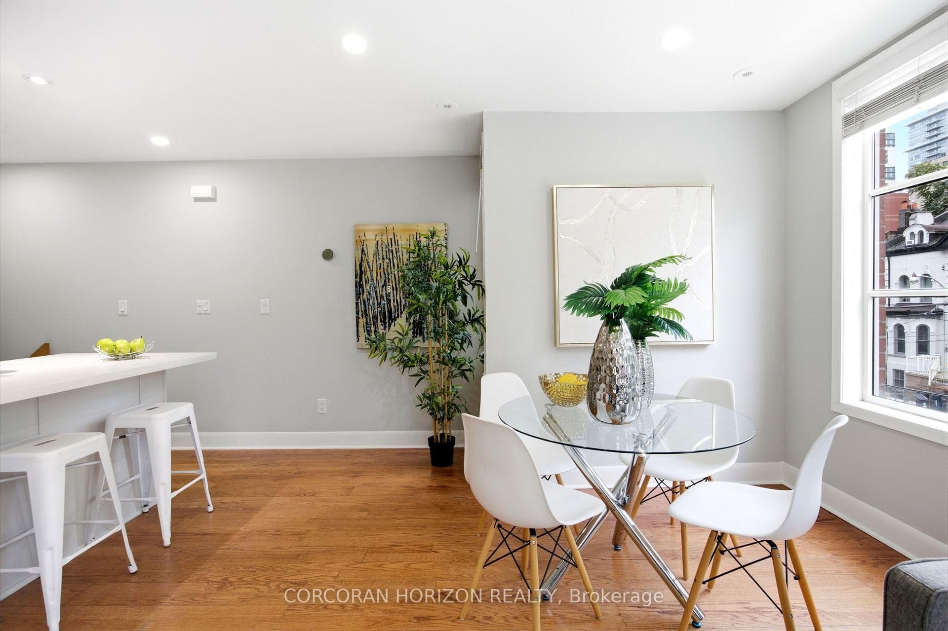 415 Jarvis Street Unit 301 photo 7