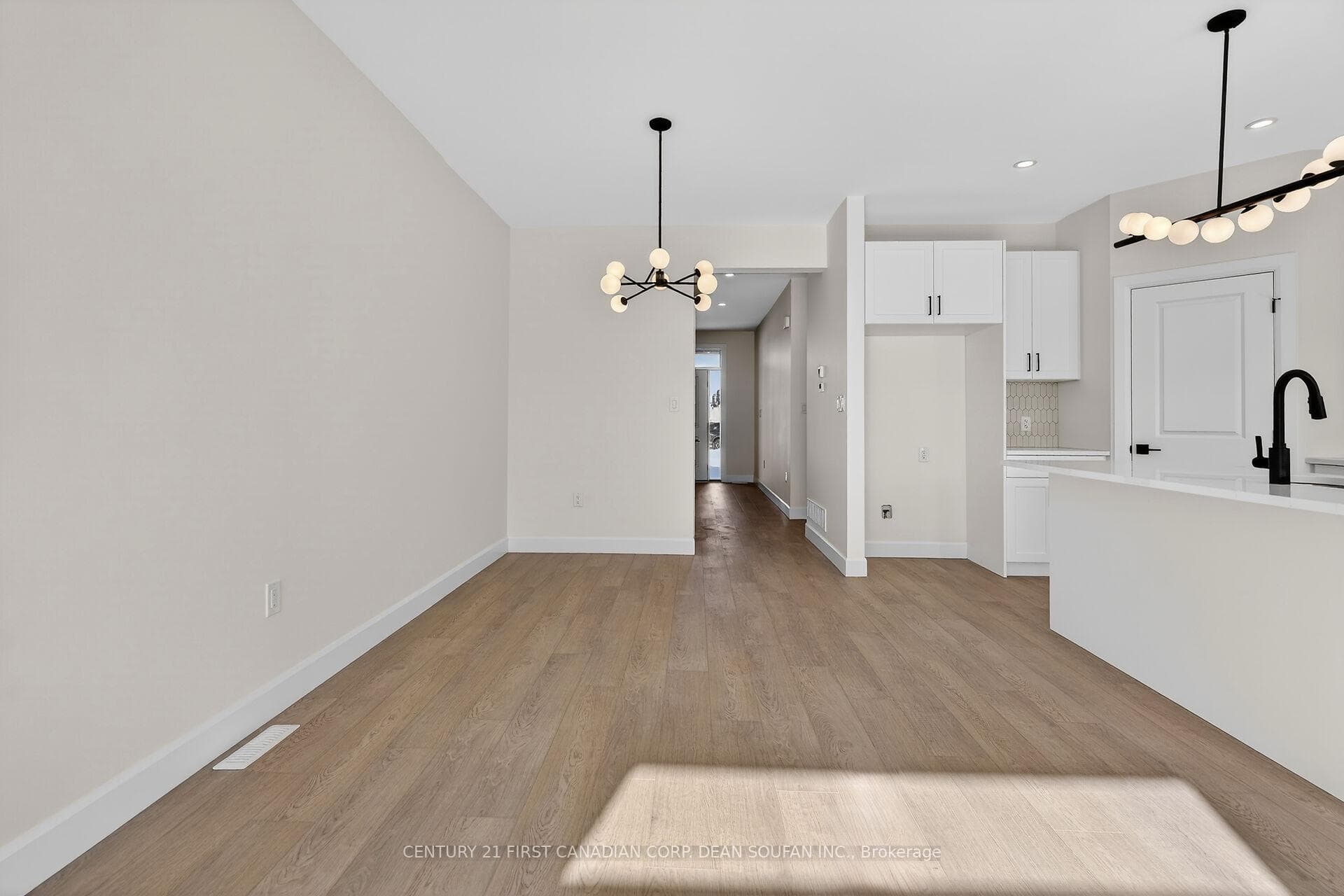 845 Catalpa Square photo 17