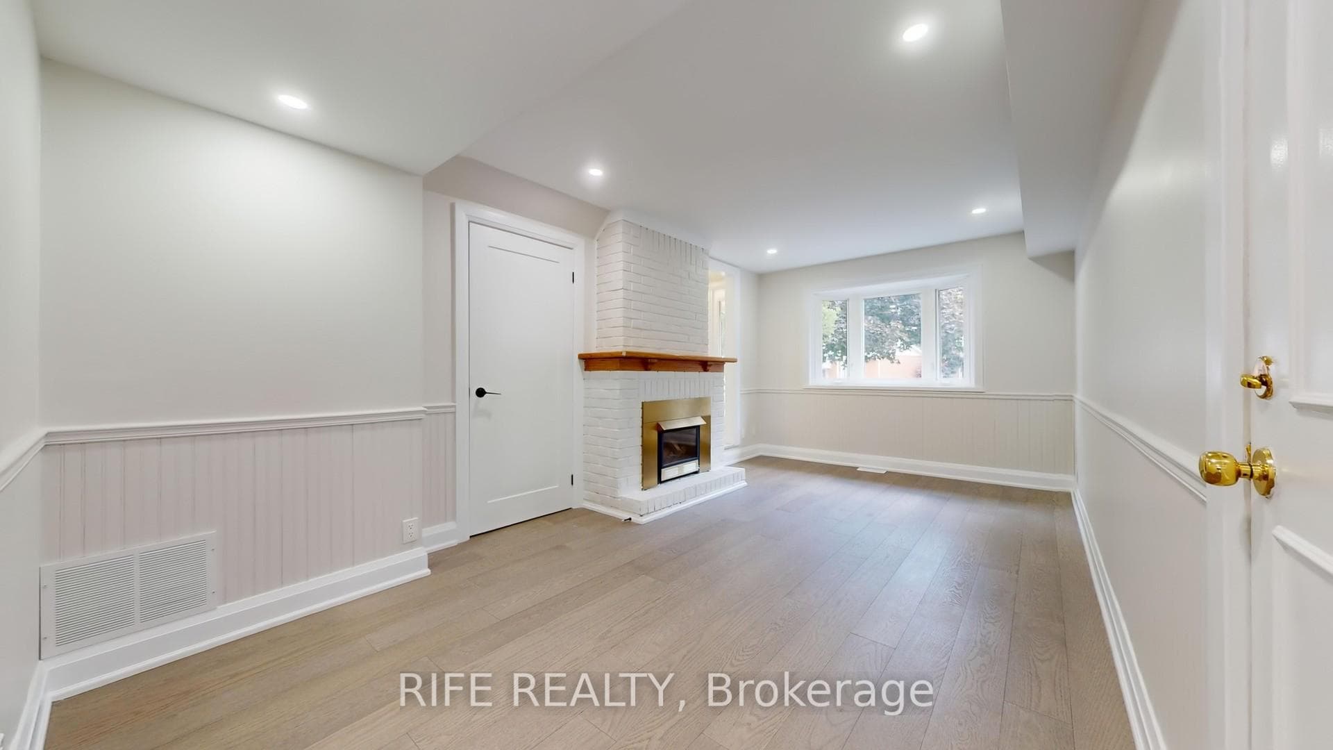 2137 Hixon Street photo 18