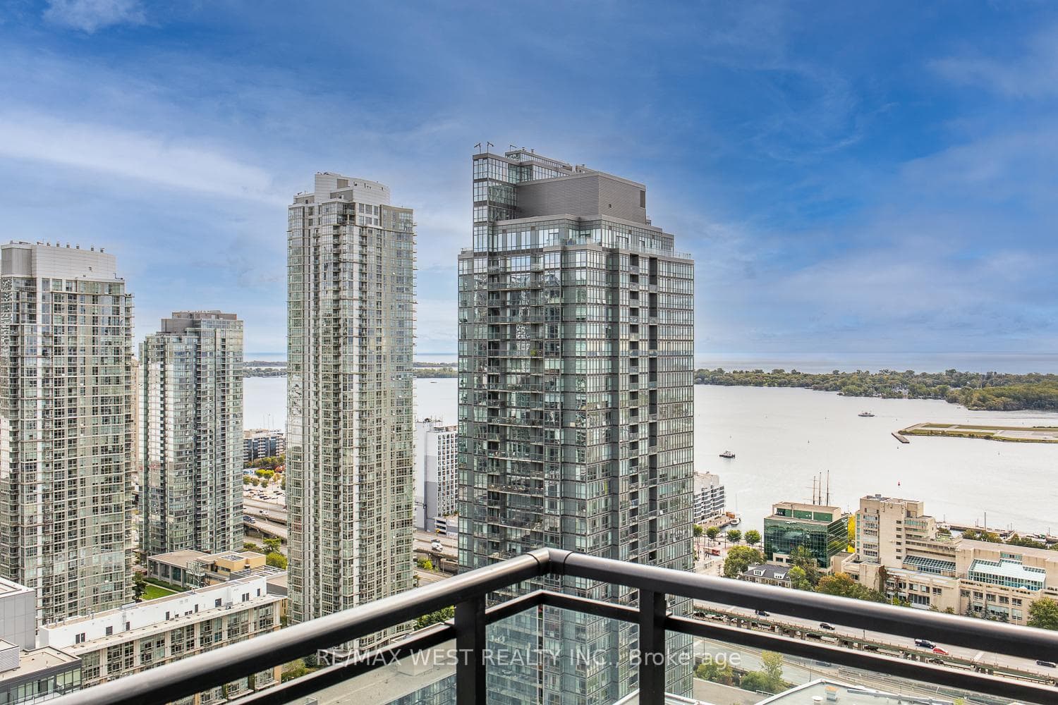 Stunning Lake & City views