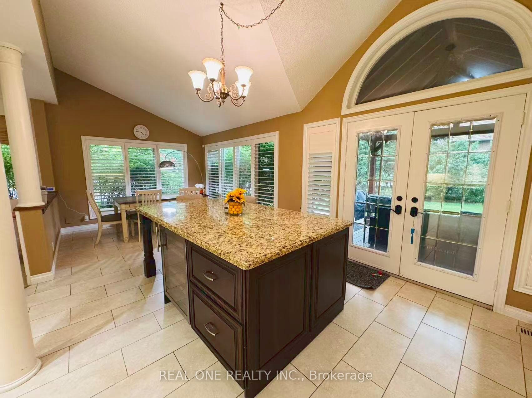 2361 Silverwood Drive photo 9