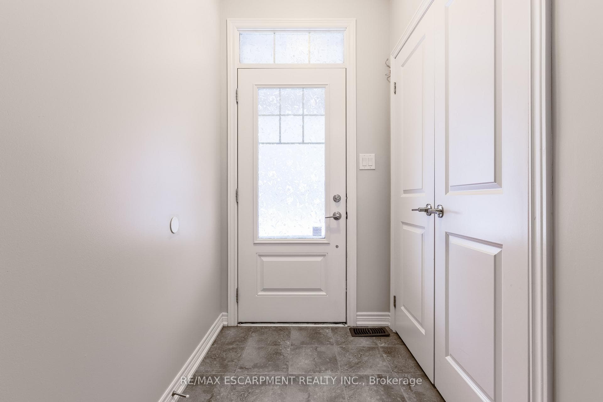 68 Esplanade Lane photo 6