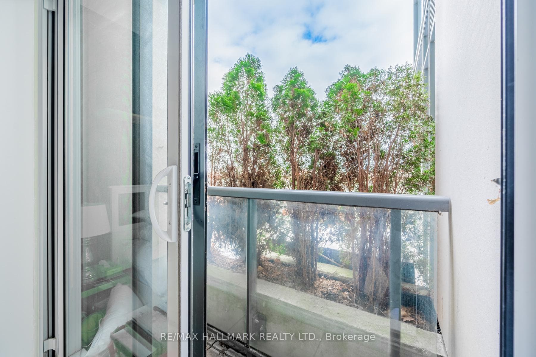 2055 Danforth Avenue Unit 506 photo 18