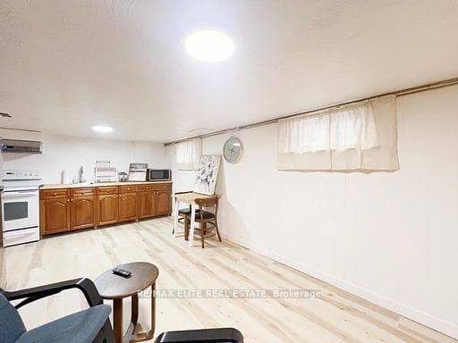 Upper 299 Robina Avenue photo 13