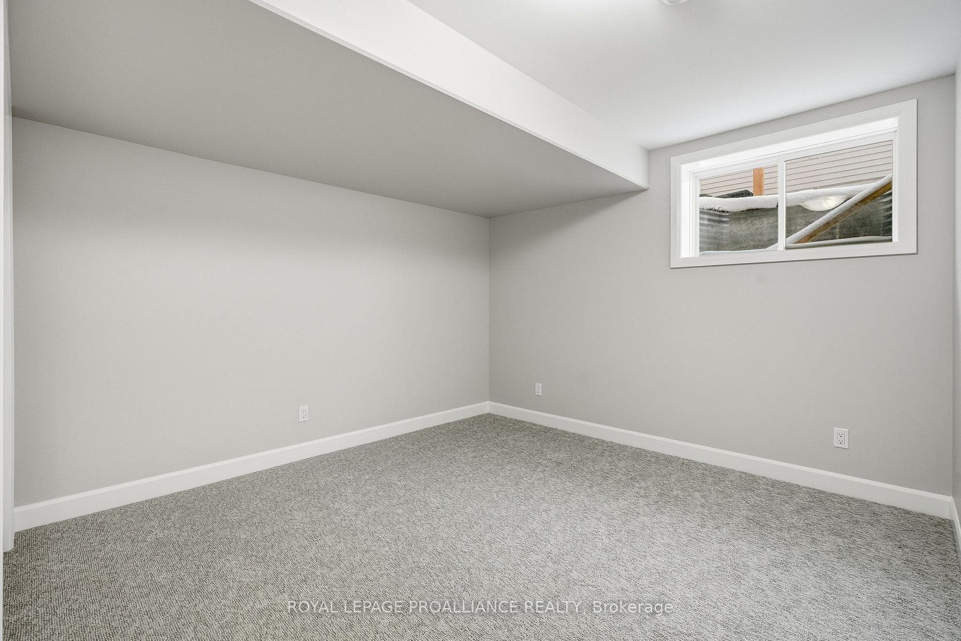 120 HASTINGS PARK Drive photo 31