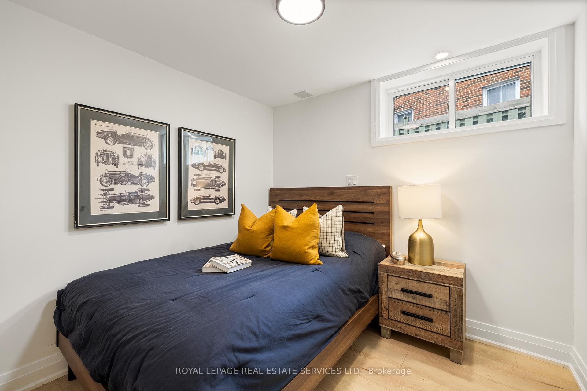 4052 Dunmow Crescent photo 27