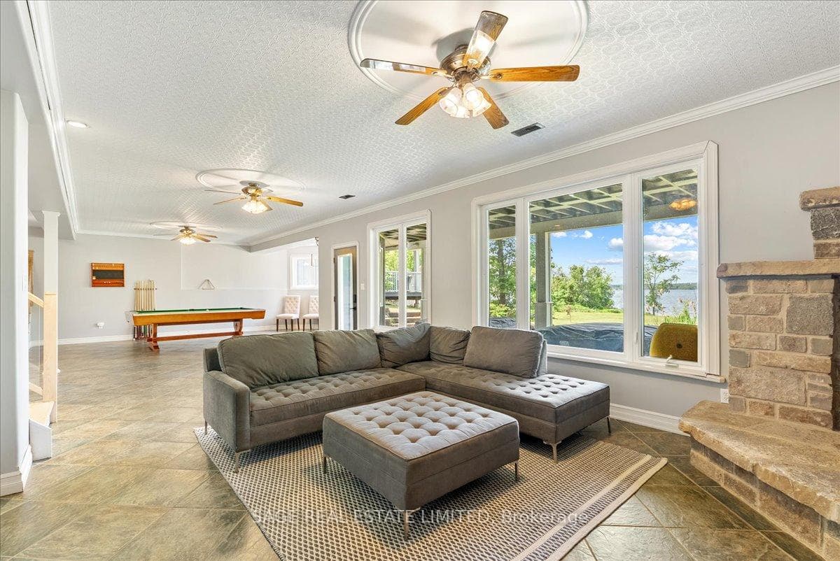 1634 Morris Avenue photo 41