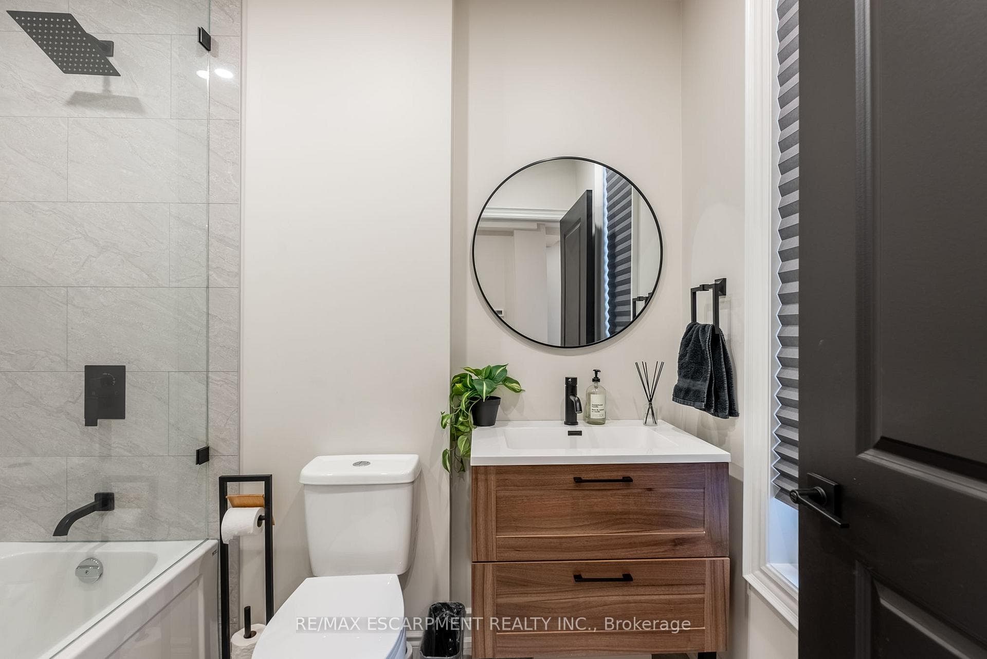 71 Roxborough Avenue photo 11