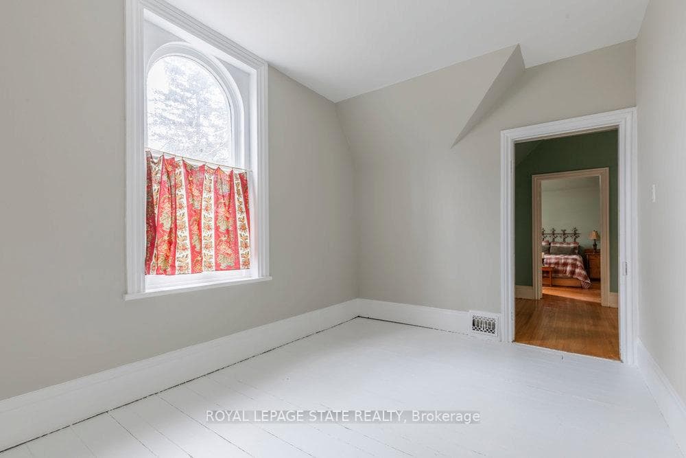 340 Dundas Street photo 43