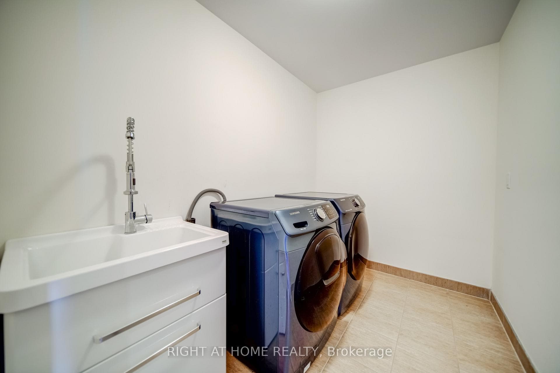 107 Orchardcroft Road photo 19