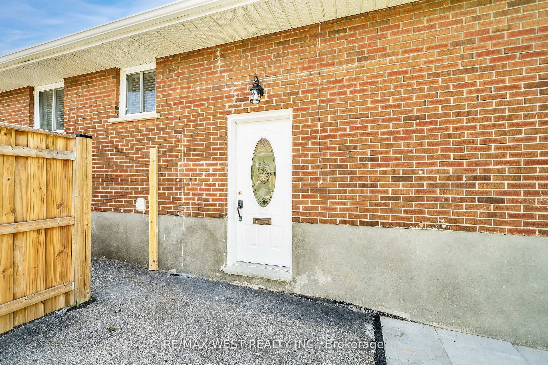 12 Athabasca Street photo 37