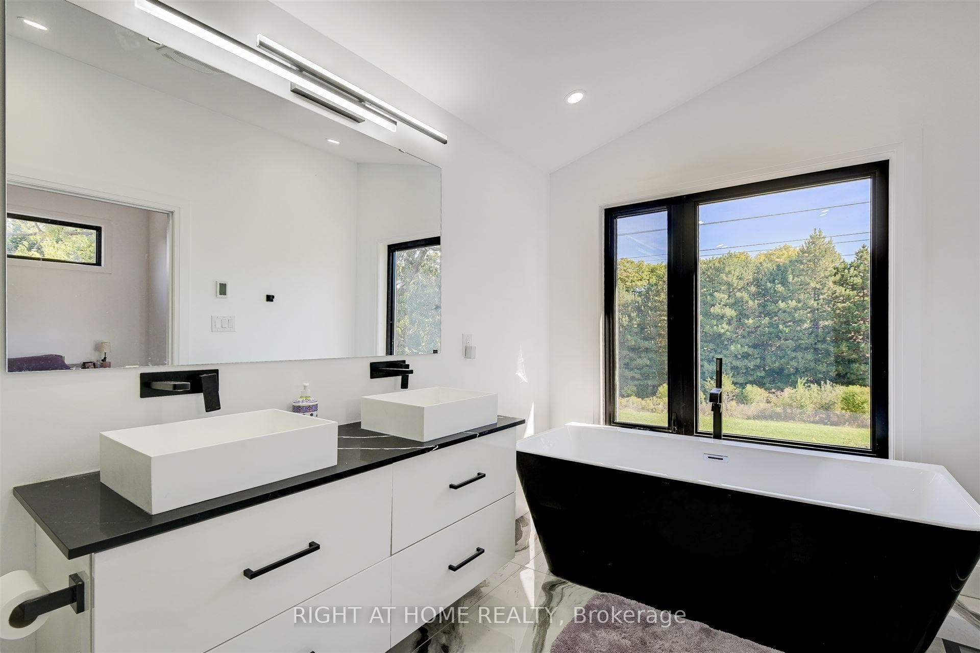 161 Treverton Drive photo 8