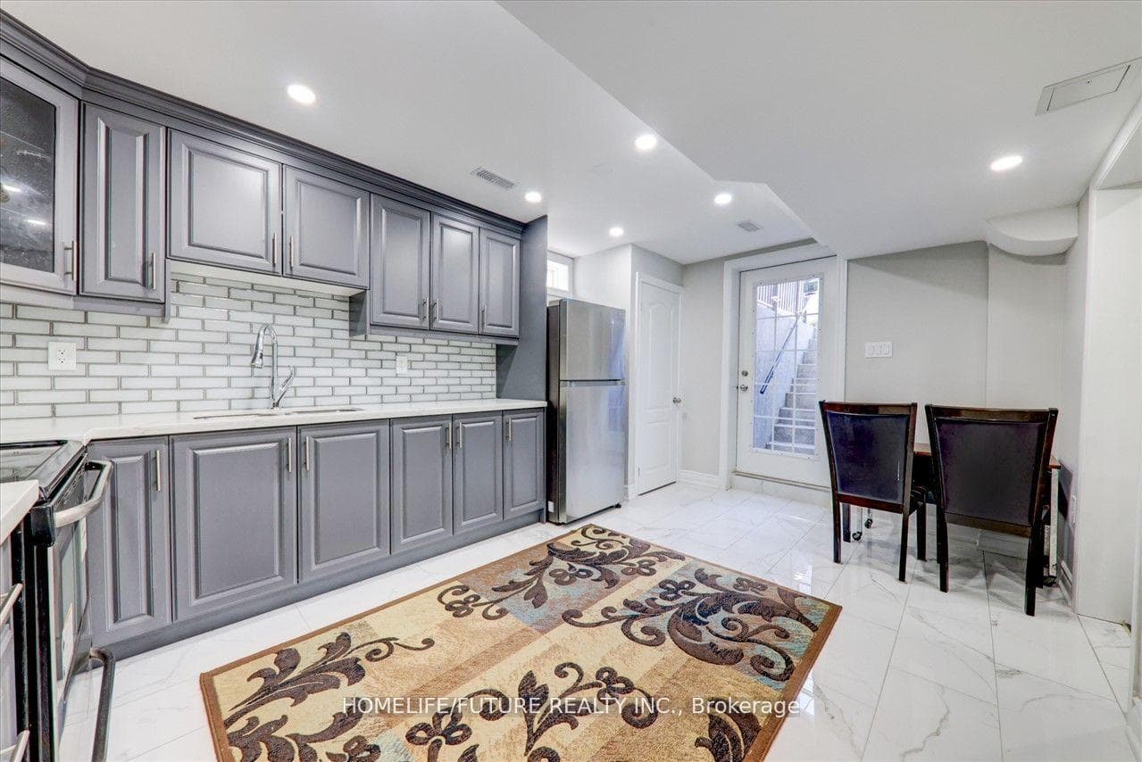 939 Miller Park Avenue Unit Bsmt photo 8