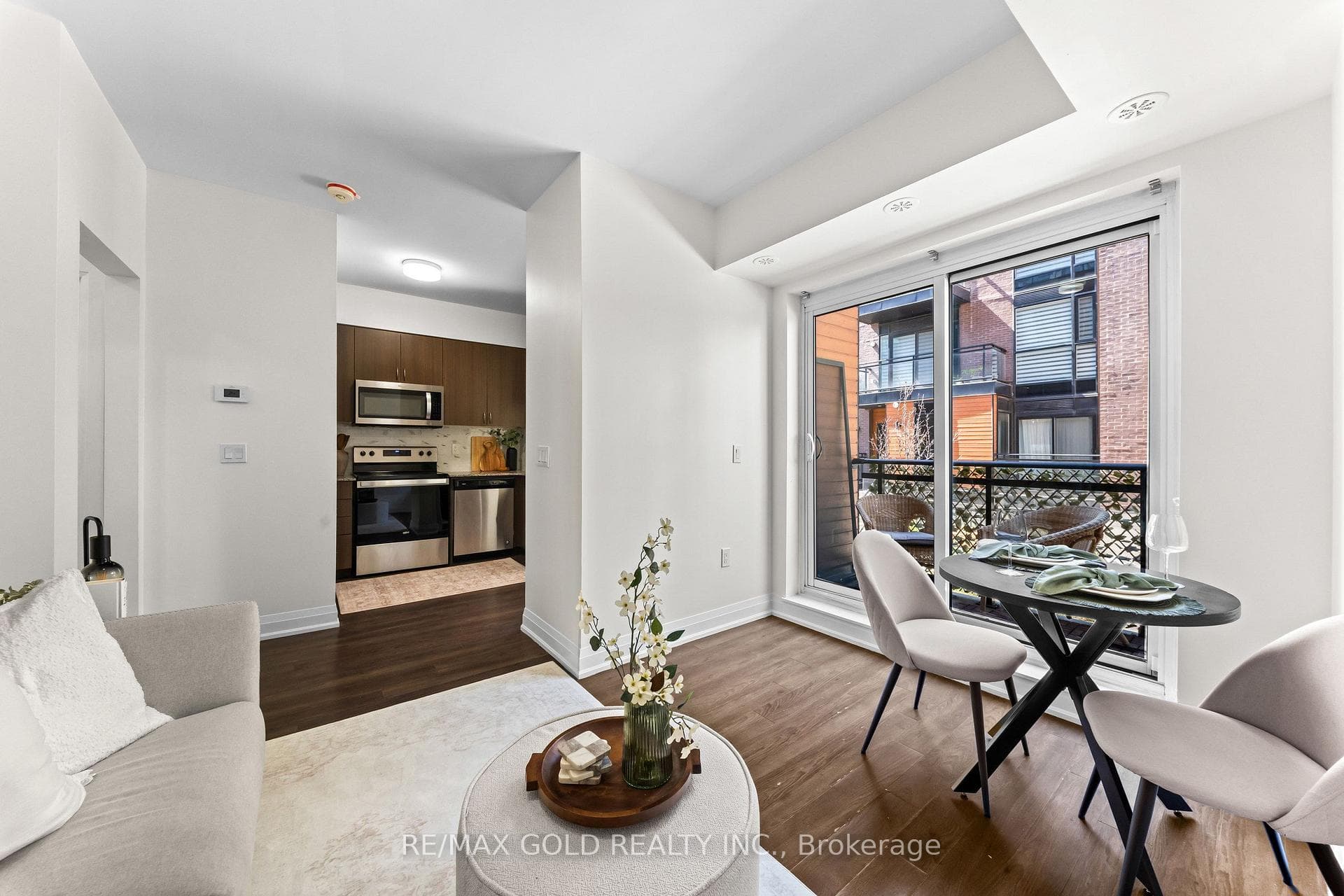 18 Coles Avenue Unit 602 photo 17