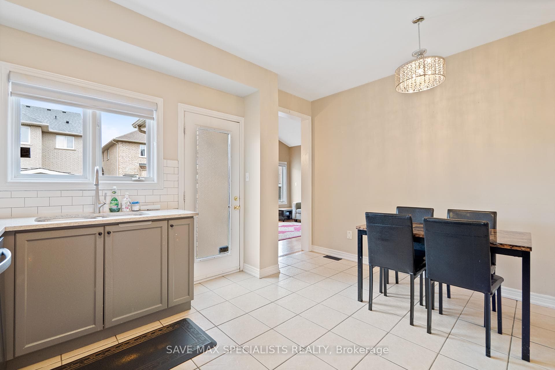 1099 Costigan Road photo 21