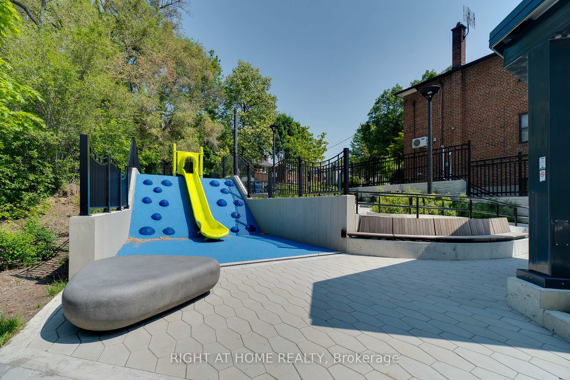 250 Lawrence Avenue Unit 724 photo 37
