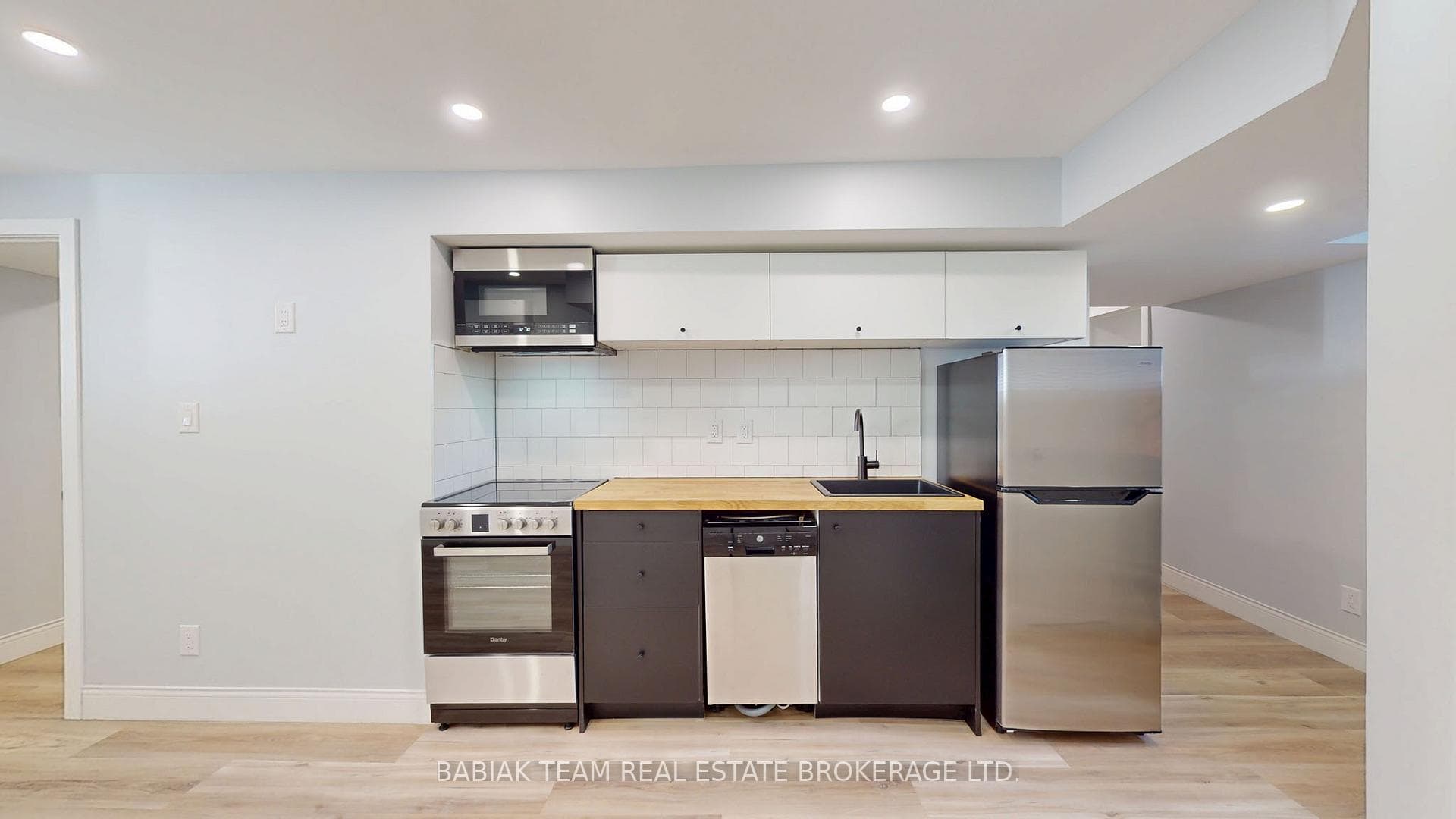 545 Northcliffe Boulevard Unit Lower photo 11