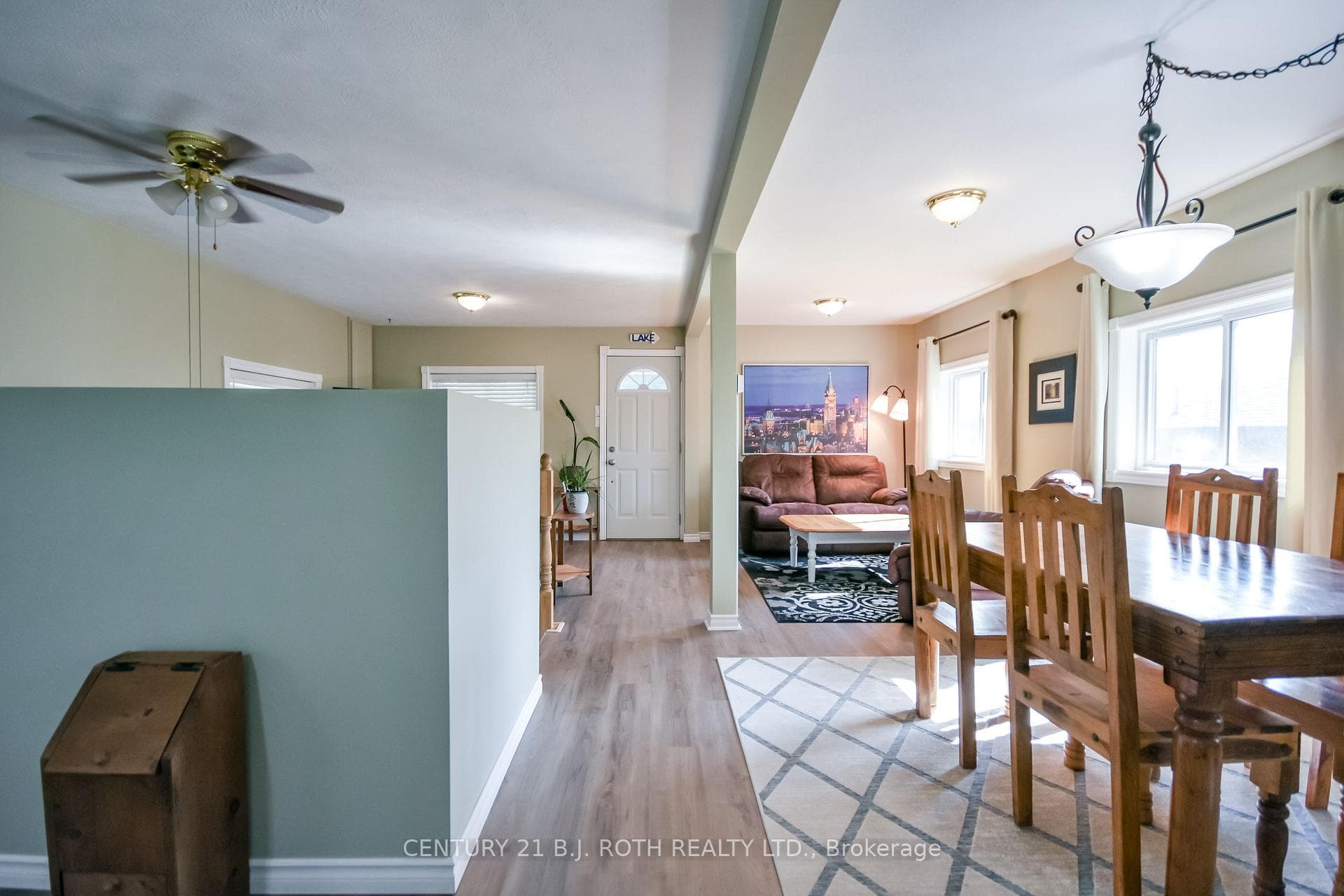 Natural flow between the dining and living areas