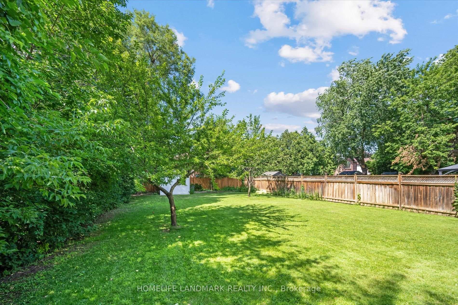 92 Caines Avenue photo 43