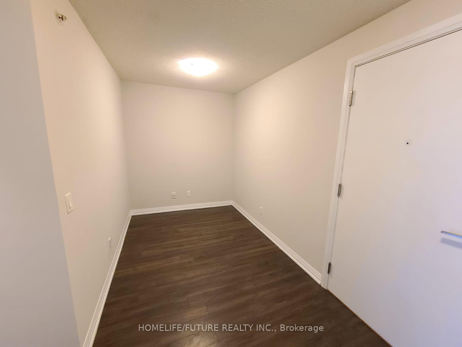 30 Meadowglen Place Unit 310 photo 8