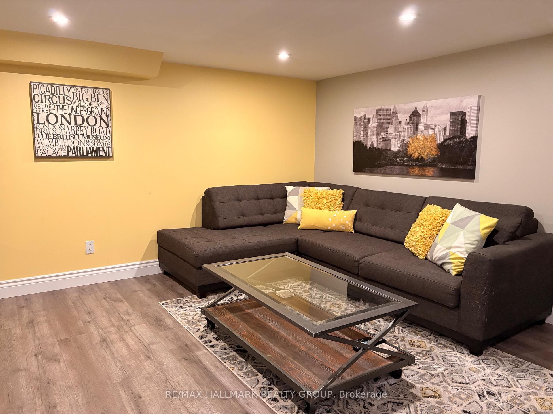 301 Tompkins Avenue photo 37