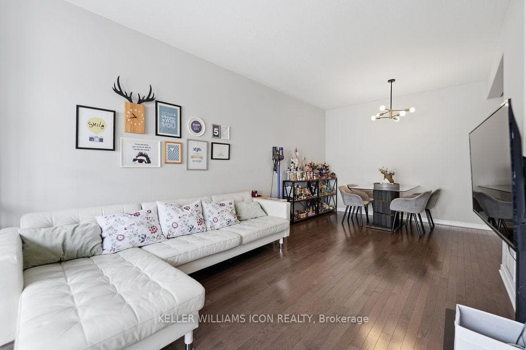 493 Ashbourne Crescent photo 10