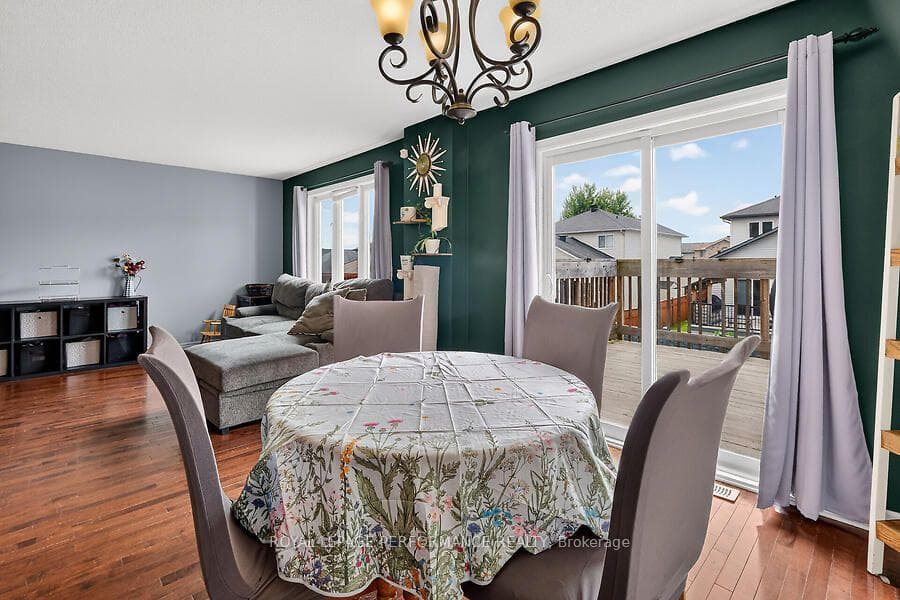 266 Mica Crescent photo 6