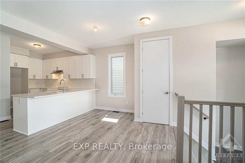 131 BEEBALM Crescent photo 13