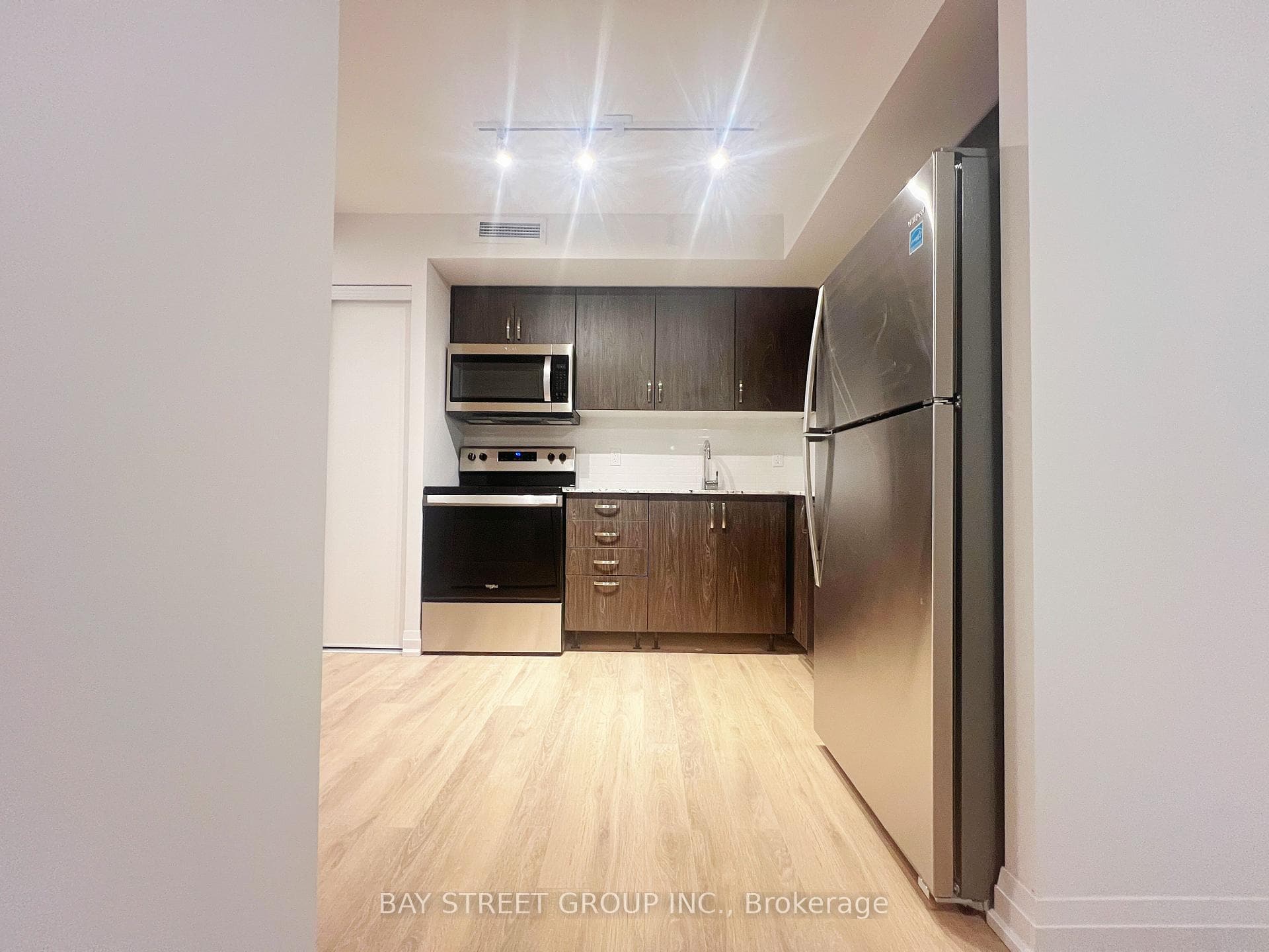 20 Meadowglen Place Unit 1705 photo 8