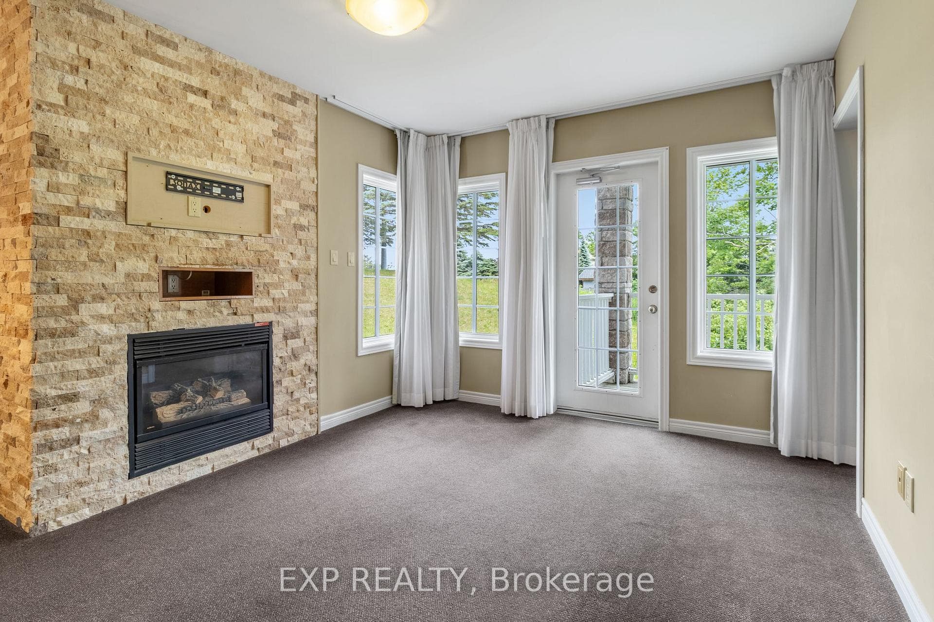 90 Highland Drive Unit 2010/2011 photo 14