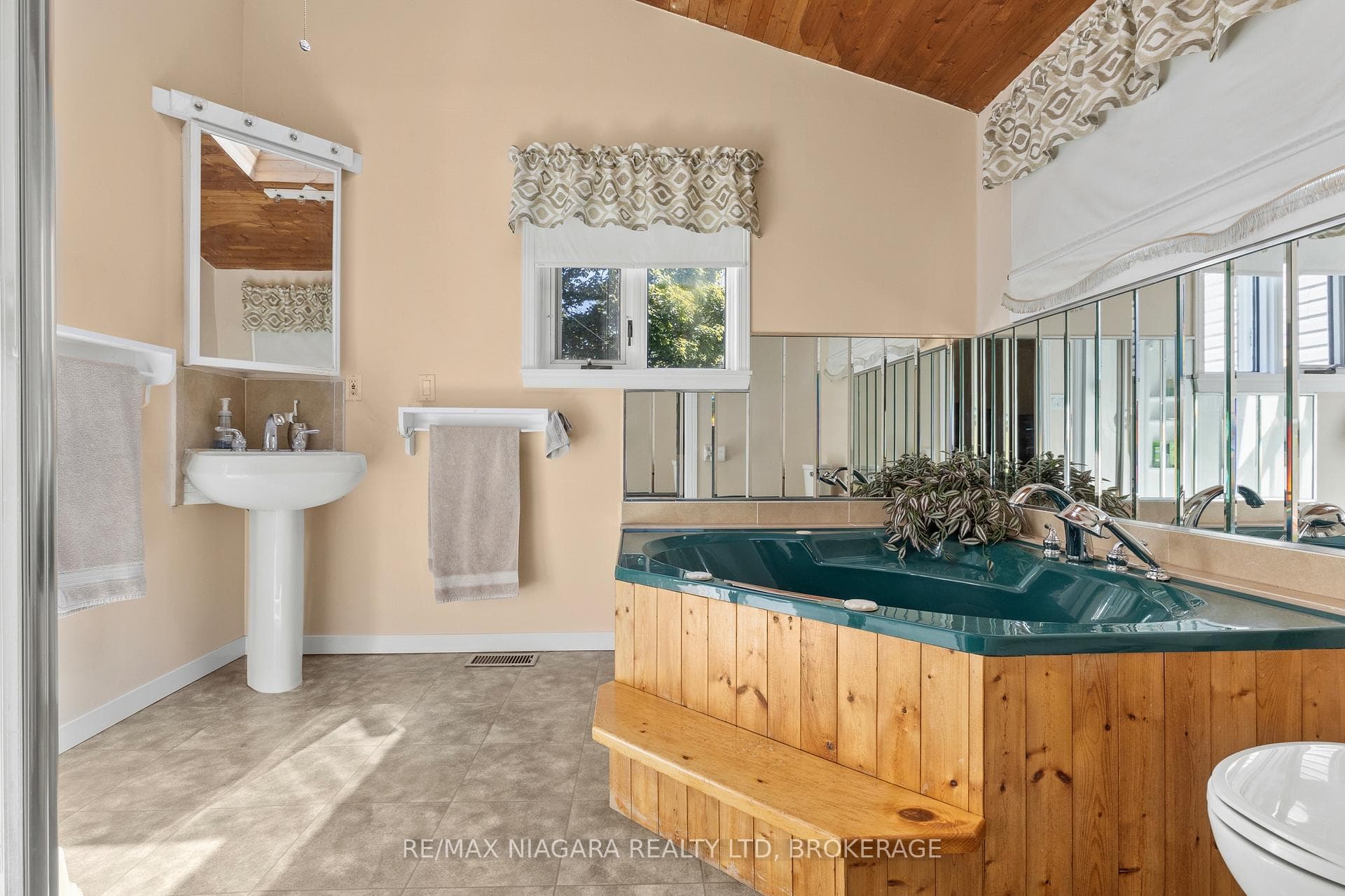 7931 Watson Street photo 16