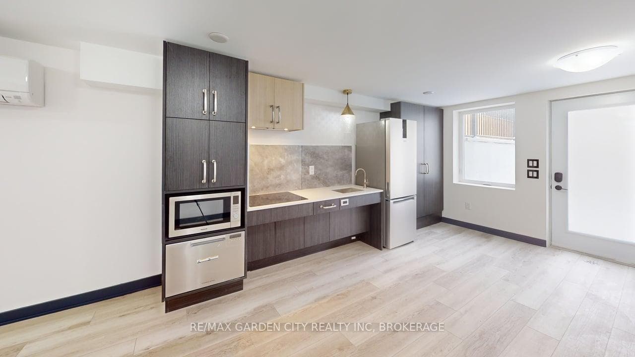 670 Upper Wentworth Street Unit MAIN photo 3