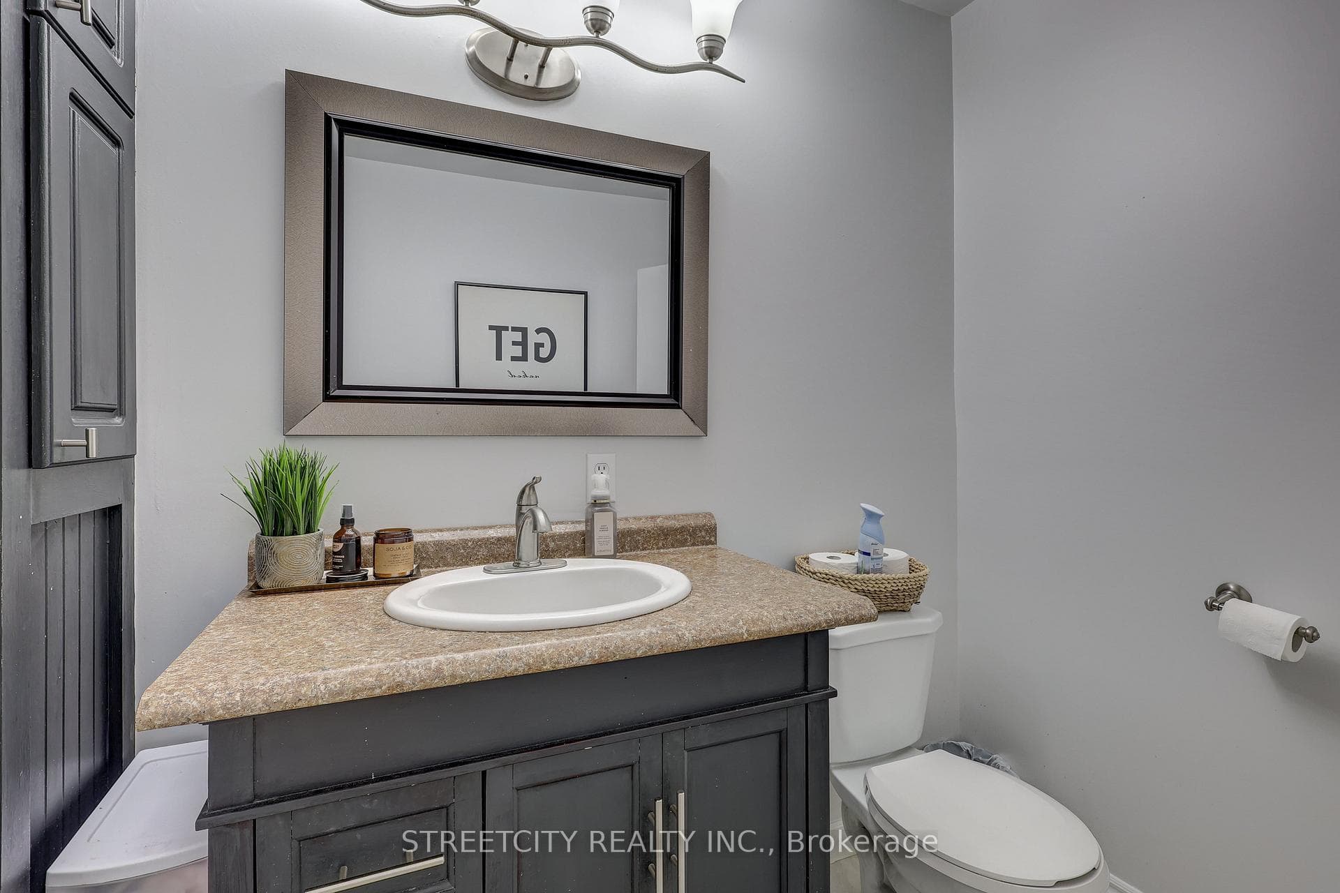 84 Erie Street photo 16