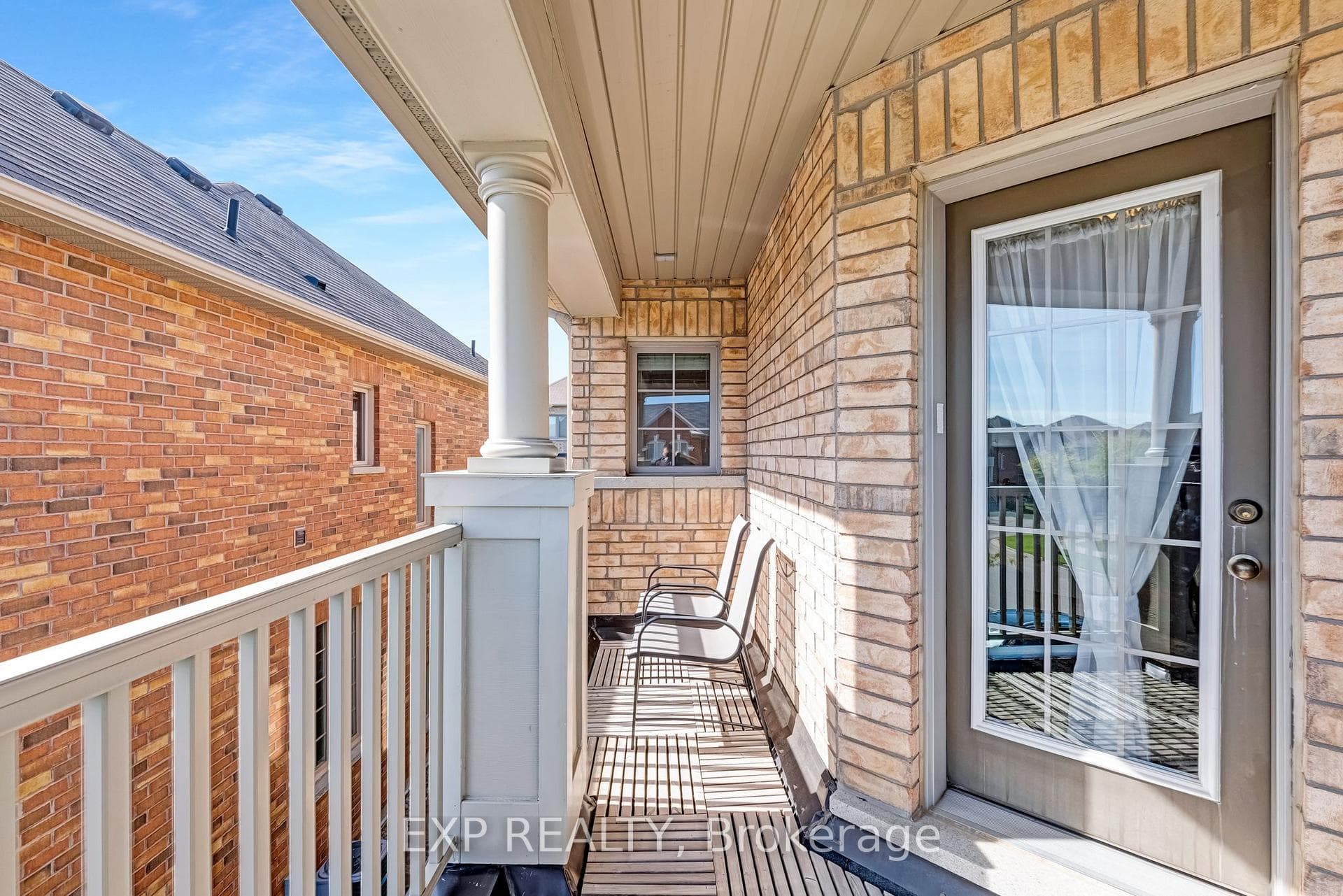 102 Juglans Crescent photo 25